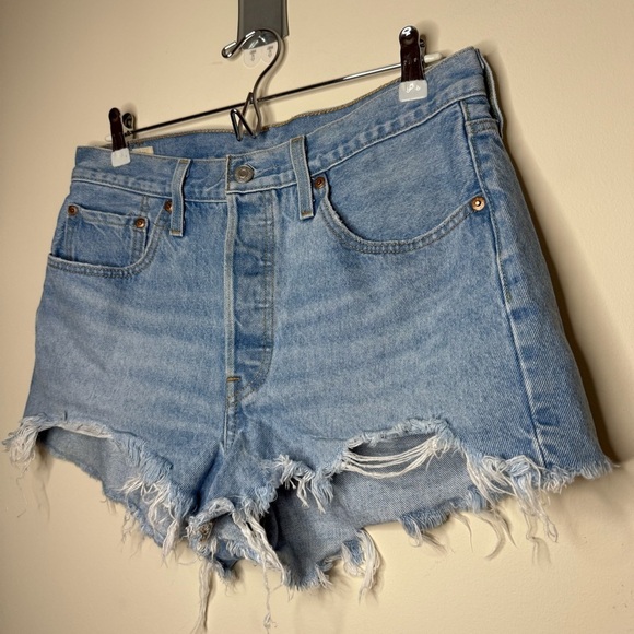 LEVI’s 501 Distressed Button Fly Rigid Denim Light Wash Summer Jean Shorts - Picture 2 of 9